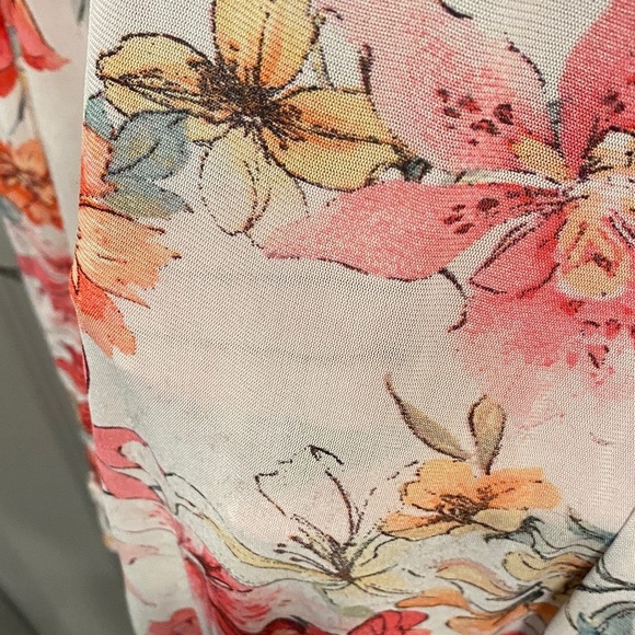 Cure Size Large Floral Ruffle Kimono/Robe Top - Picture 9 of 9